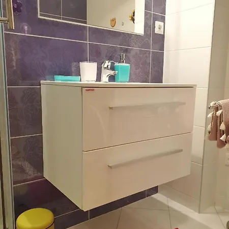 Apartman Naranca- With 2 Bedrooms * Makarská