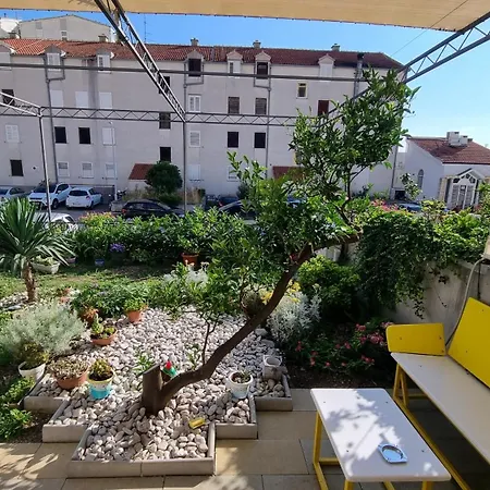 Apartman Naranca- With 2 Bedrooms Makarská