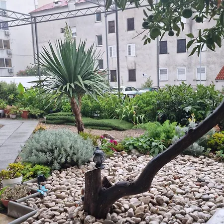 Apartman Naranca- With 2 Bedrooms Makarska