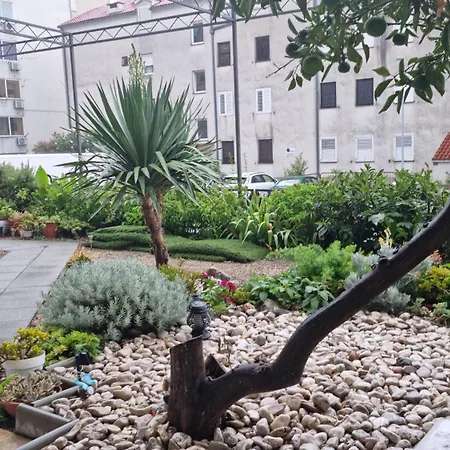Apartman Naranca- With 2 Bedrooms Makarská