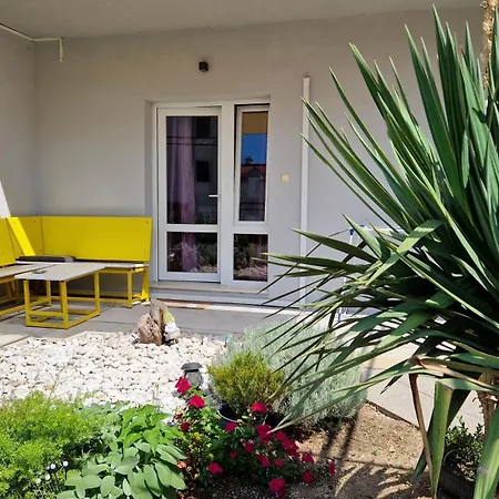 Apartman Naranca- With 2 Bedrooms Makarska